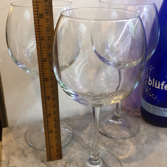 4 bubble shaped Wine Glasses 8 1/4 inches tall - Picture 6 of 7